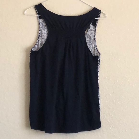 Ann Taylor Navy & White Paisley Pattern Tank Top size Medium Petite - Picture 3 of 6